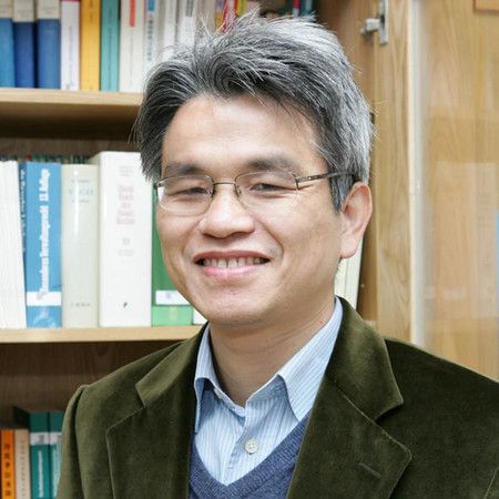 行政院4日公布 中央大学教授陈英钤接中选会主委